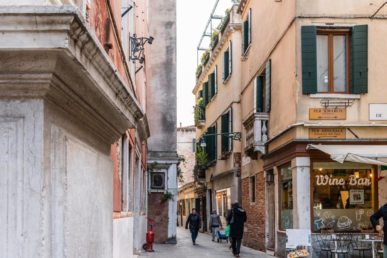 Doge's Pantheon & St.mark School In Hidden Appartement Venetië