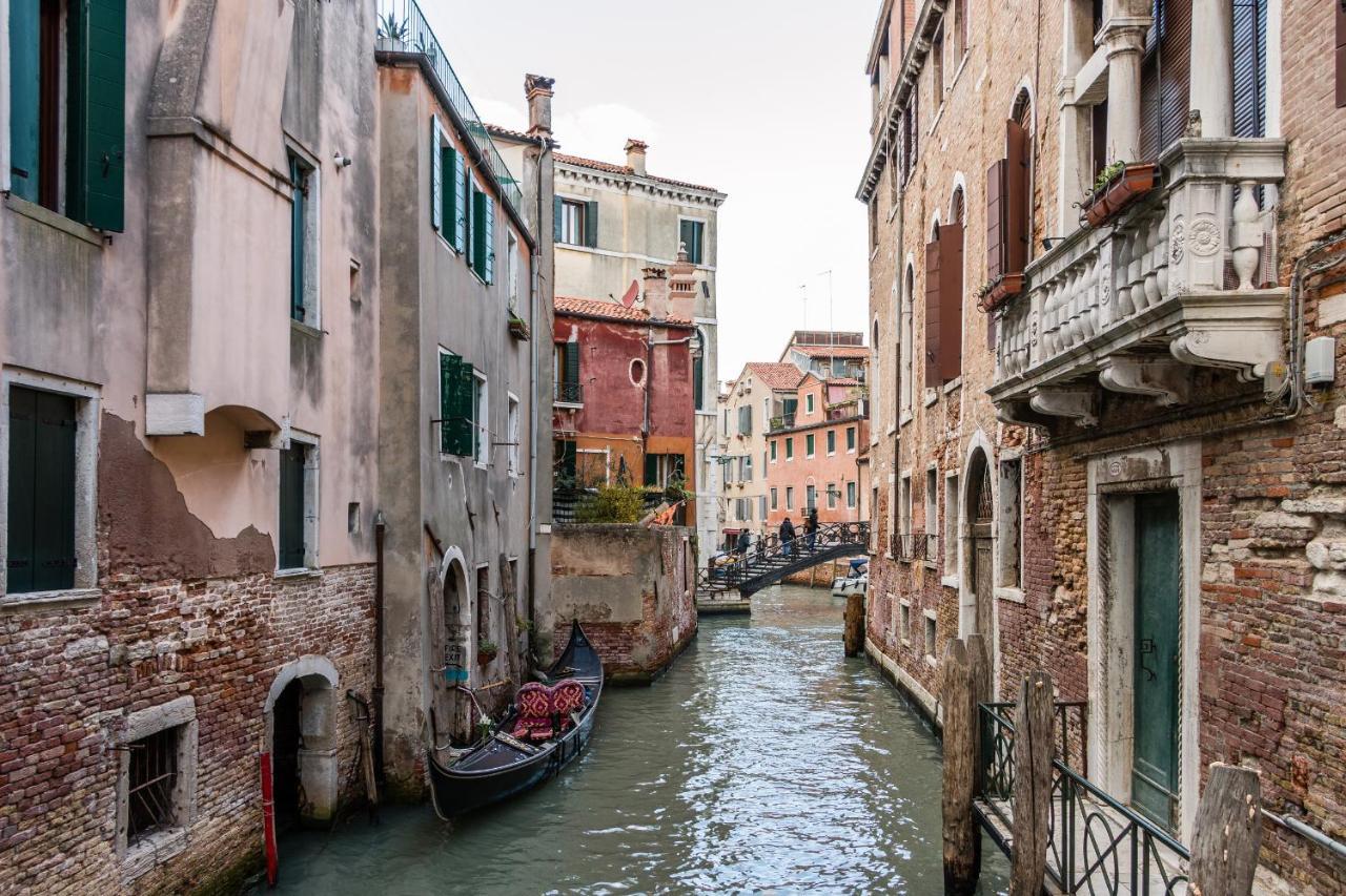 Doge's Pantheon & St.mark School In Hidden Appartement *