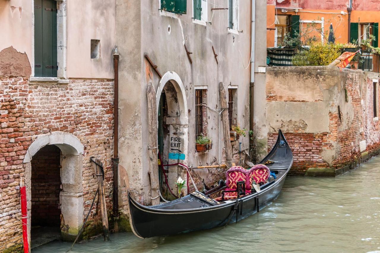 Doge's Pantheon & St.mark School In Hidden Appartement *
